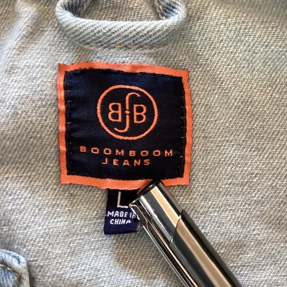 Boom Boom Distressed Torn Moto Jean Denim Trucker Jacket Sz L Relaxed Fit NWT - Picture 9 of 14